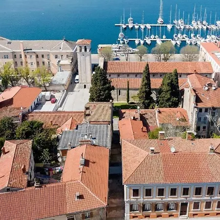 Old Place * Pula