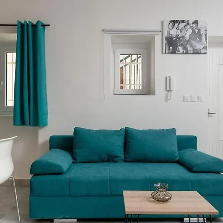 Old Place Apartment *
